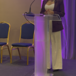 LA mejor speaker de bienetar y alto rendiemiento femenino charlas para emprendedoras y empresas